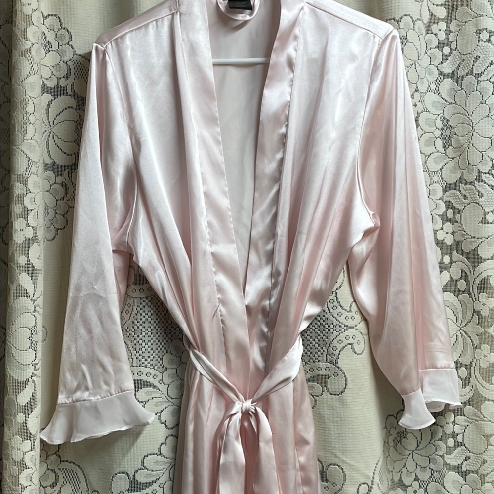 Elegant Pink Satin Robe - Picture 1 of 6